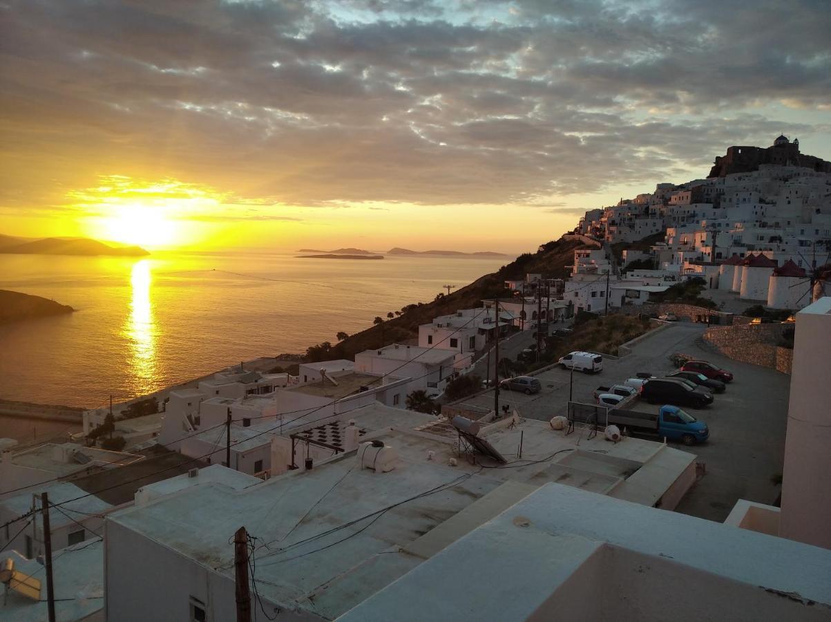 Appartamento Θέαστρον - Theastron House With Great View In Chora Pera Gyalos Esterno foto