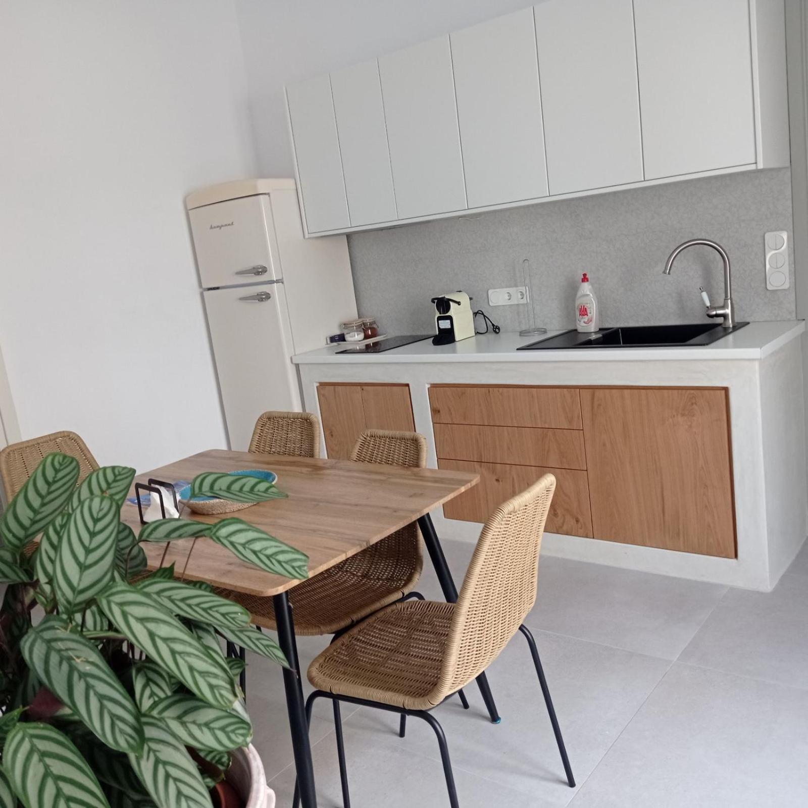 Appartamento Θέαστρον - Theastron House With Great View In Chora Pera Gyalos Esterno foto